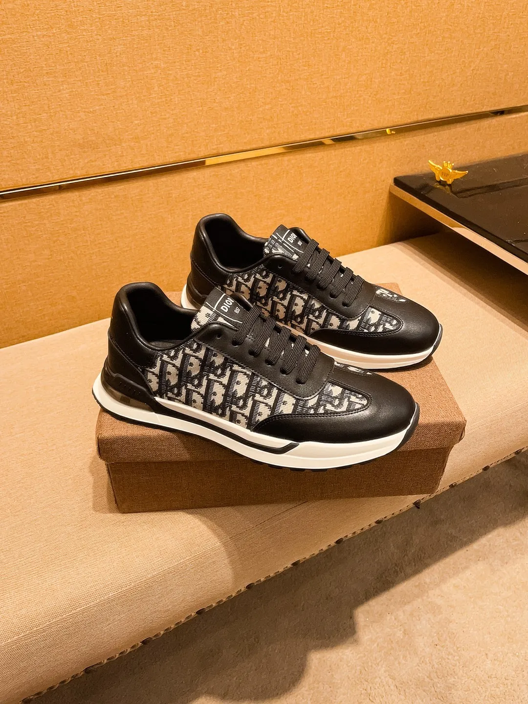 Men's men's shoes💰 420💰🔥【Dior】🔥Men's high-end brand of shoes official website 1:1 latest masterpiece: the upper is made of first-layer cowhide imported from Italy with a comfortable and breathable lining➕original non-slip and wear-resistant outsole🔥, making walking more convenient and comfortable! An exclusive new model, a stunning work, a beautiful 1:1 replica [color] compared to the official quality! Create a fashionable personality to set off your uniqueness! A must-have for trendy men! Classic 🔥Size: 38-44 Color: 🔥 2⃣️colors available🔥